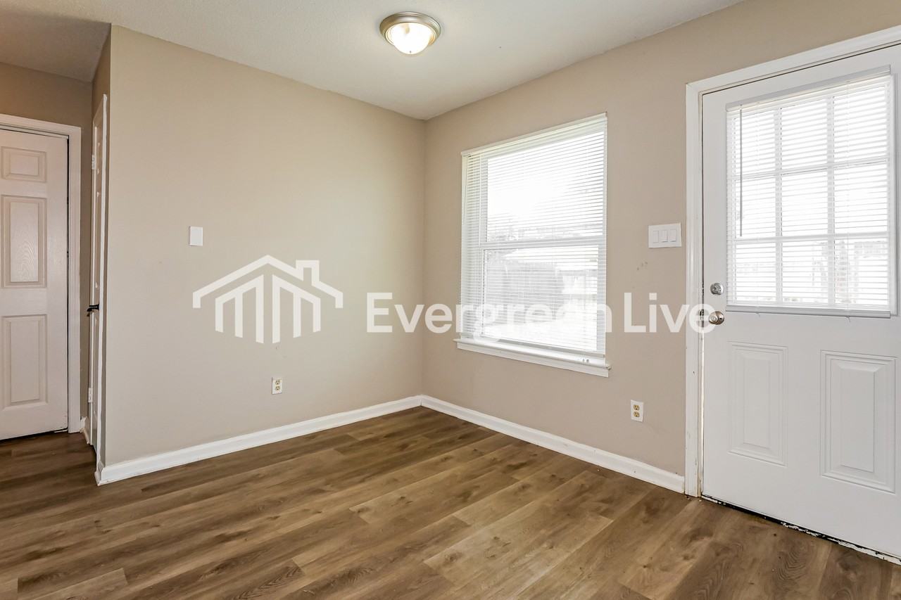 8402 Honey Dr - Photo 5 of 15