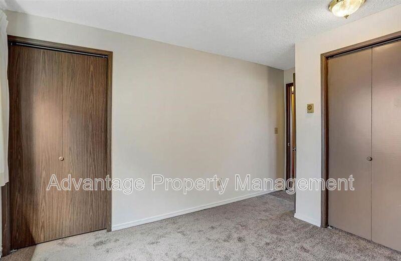1445 Nw Division St #6 - Photo 3 of 9