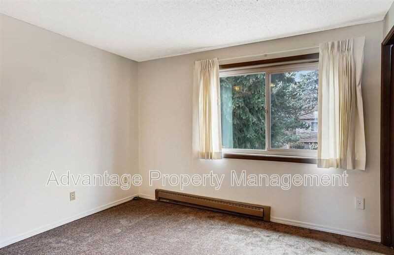 1445 Nw Division St #6 - Photo 4 of 9