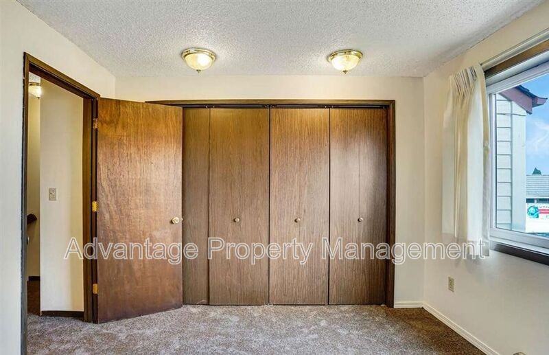 1445 Nw Division St #6 - Photo 5 of 9