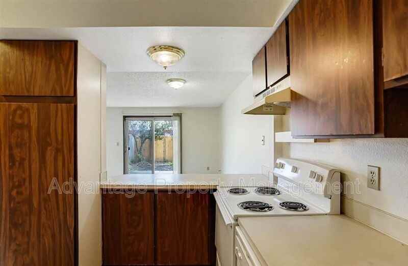 1445 Nw Division St #6 - Photo 7 of 9