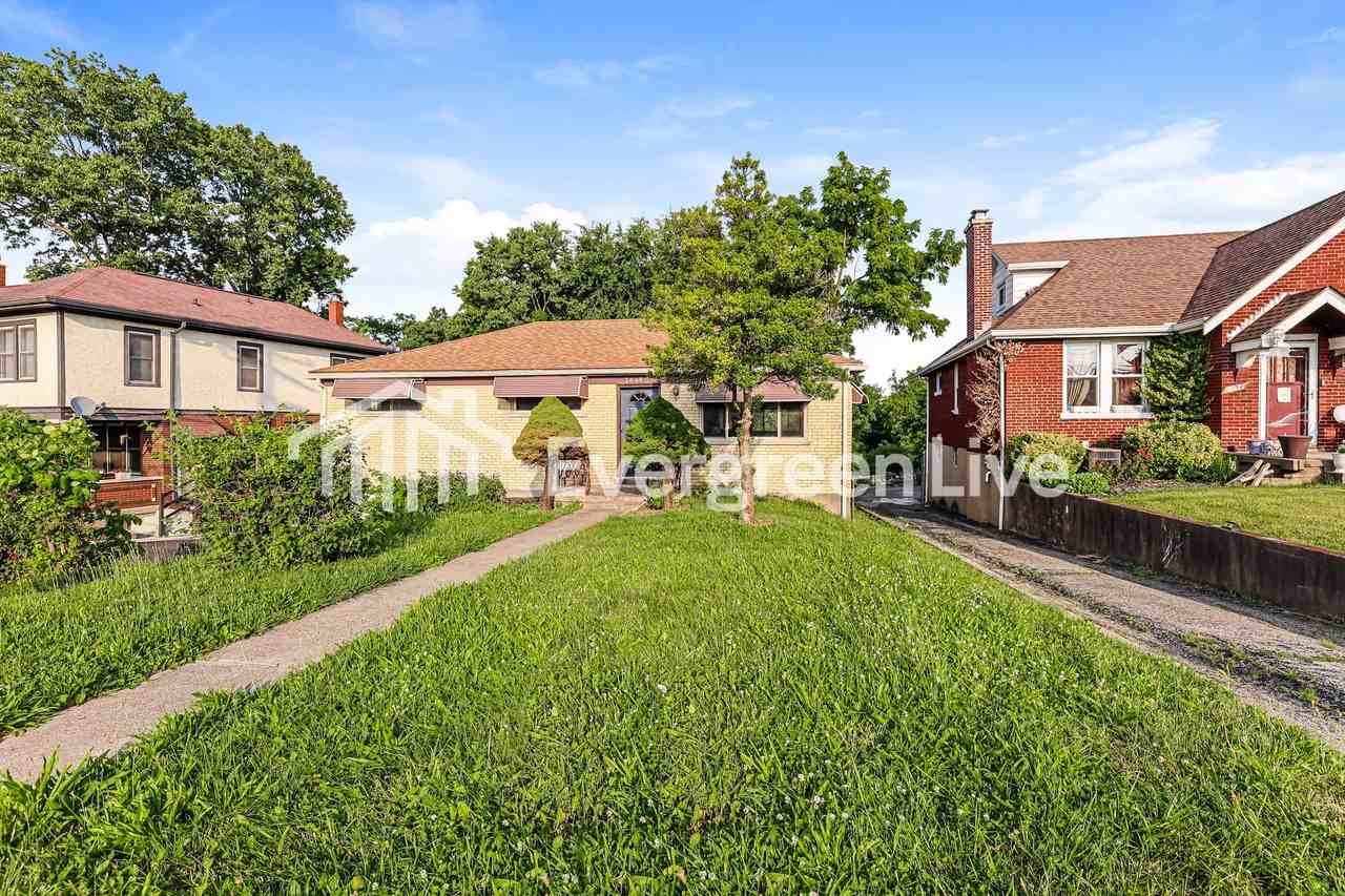 2669 Montana Ave - Photo 2 of 15