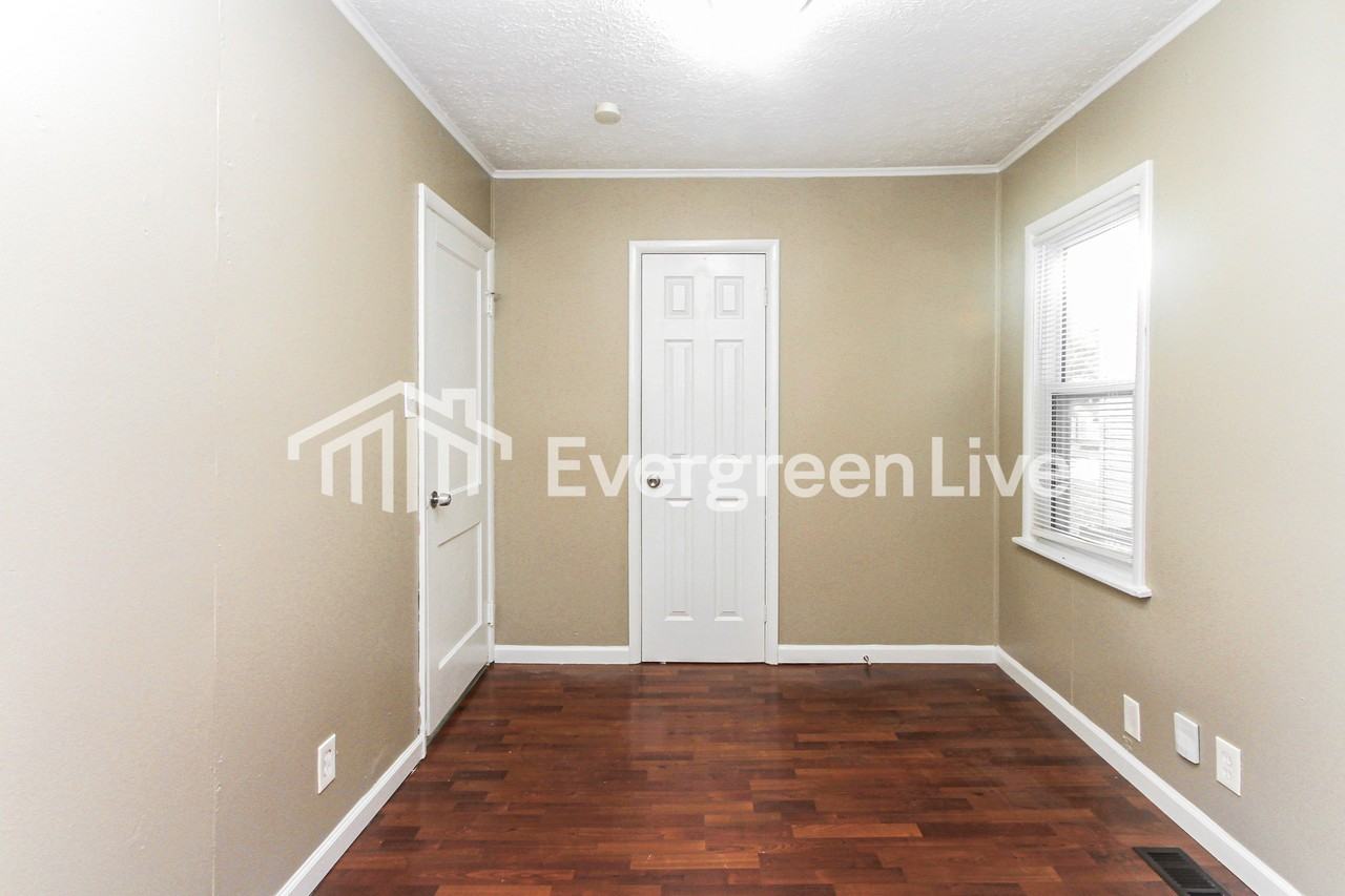 511 S Graham Ave - Photo 3 of 15