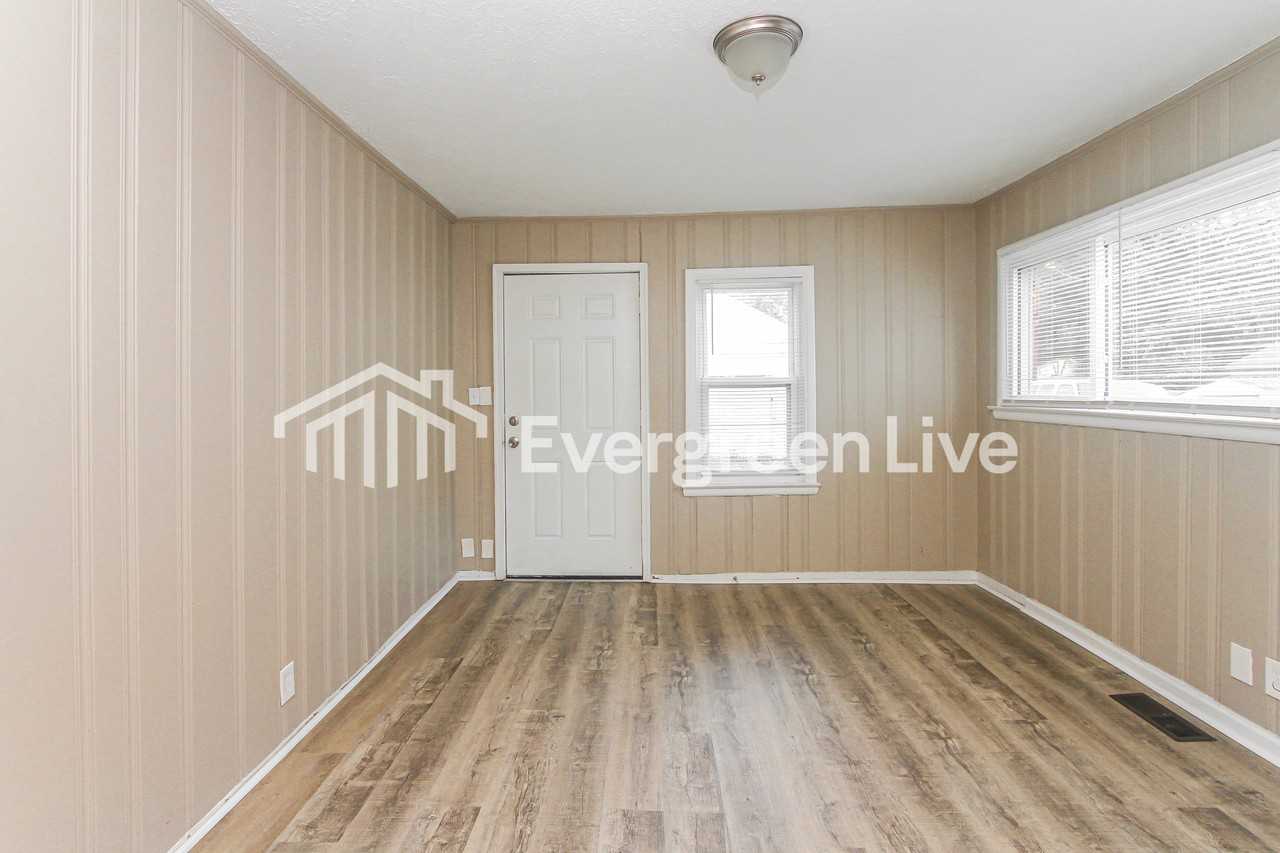 511 S Graham Ave - Photo 5 of 15