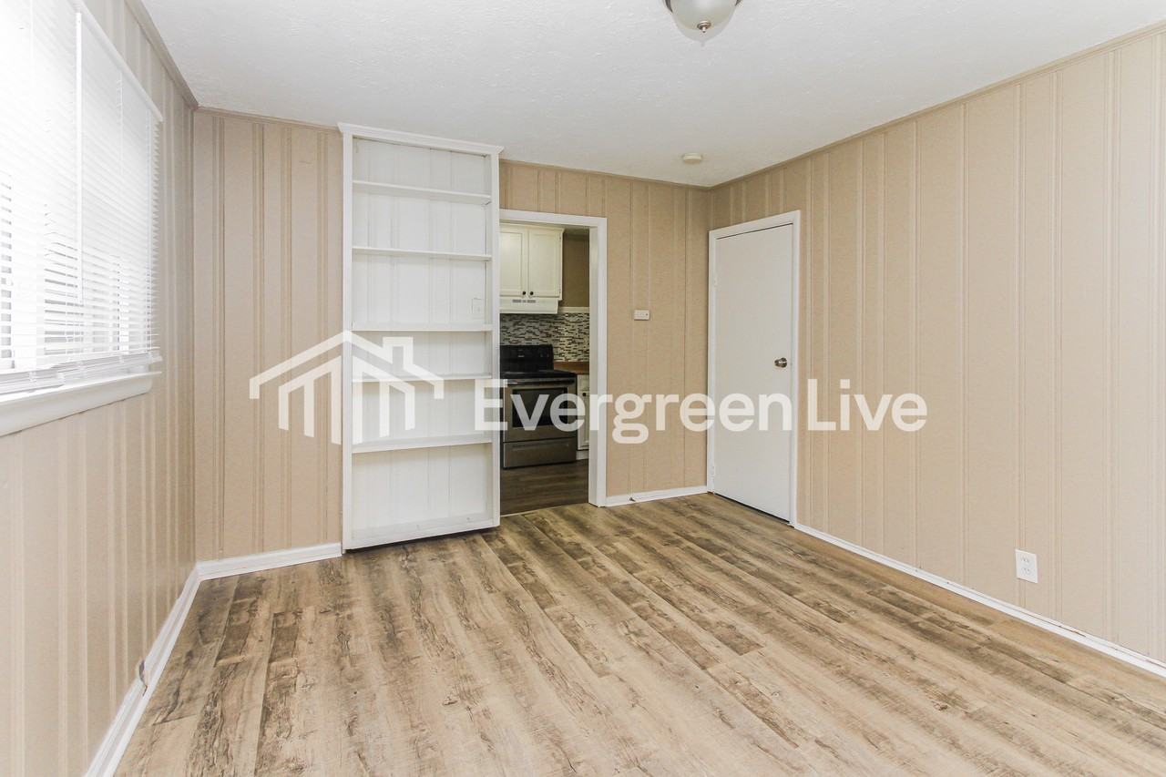 511 S Graham Ave - Photo 6 of 15