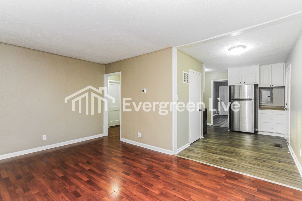 511 S Graham Ave - Photo 7 of 15