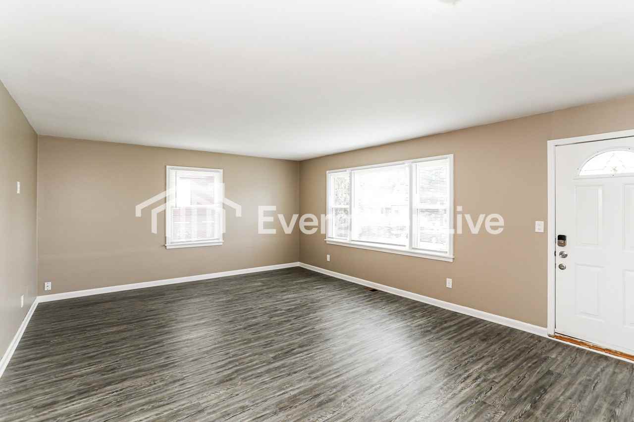 8436 Flamingo Ln - Photo 3 of 15