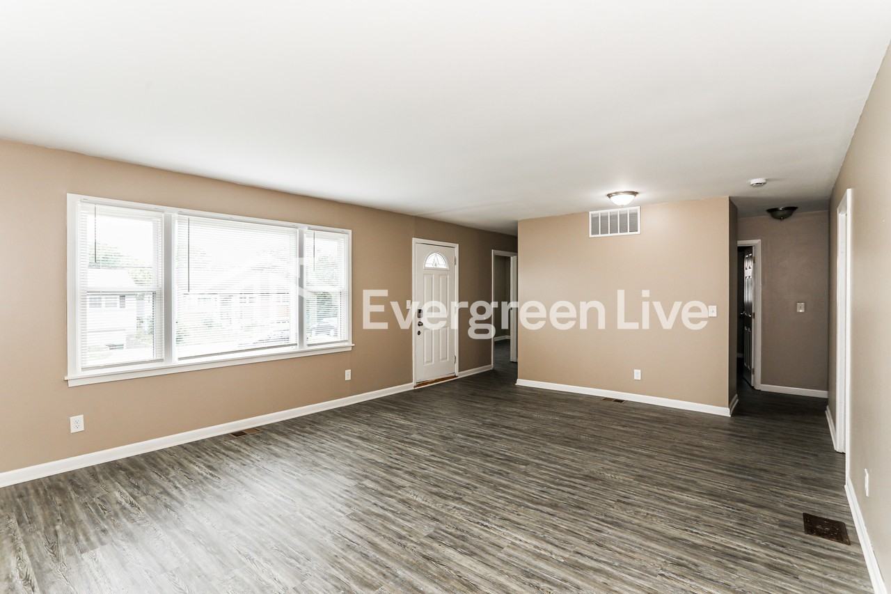 8436 Flamingo Ln - Photo 4 of 15