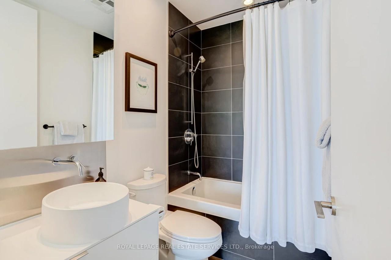 383 Sorauren Avenue - Photo 34