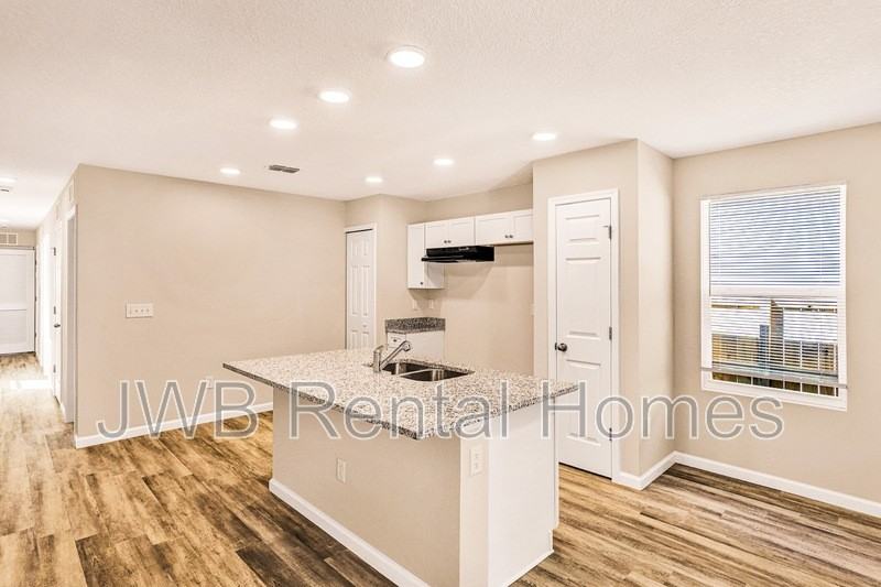 1362 Florida Ave - Photo 2 of 13
