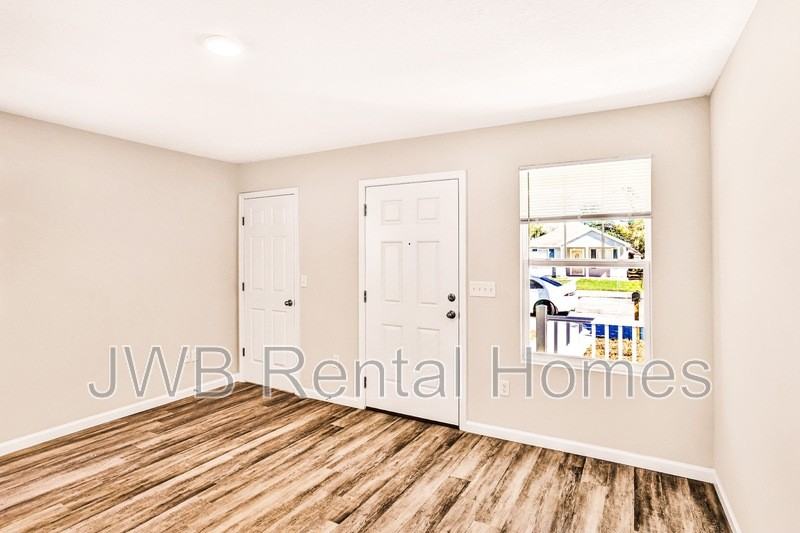 1362 Florida Ave - Photo 4 of 13