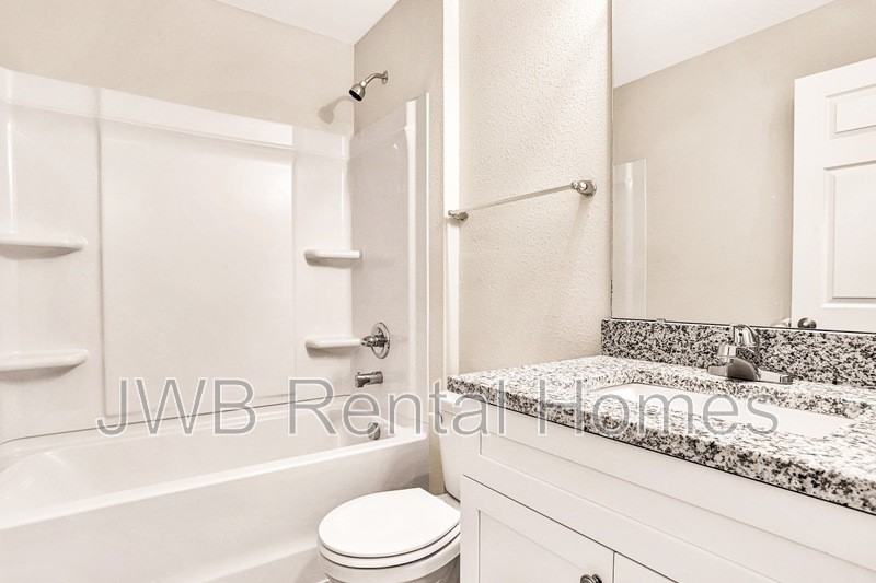 1362 Florida Ave - Photo 5 of 13
