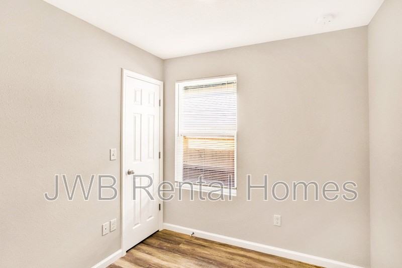 1362 Florida Ave - Photo 6 of 13