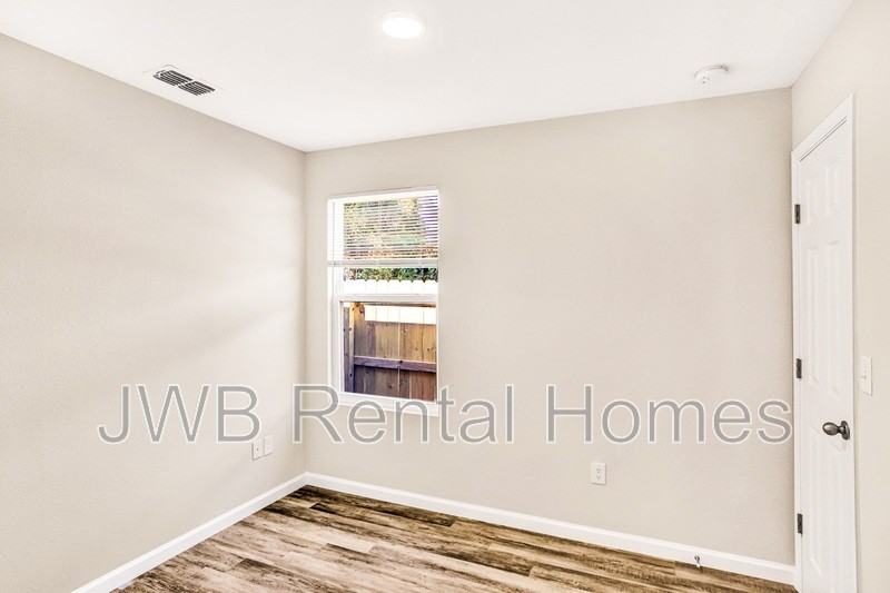 1362 Florida Ave - Photo 7 of 13