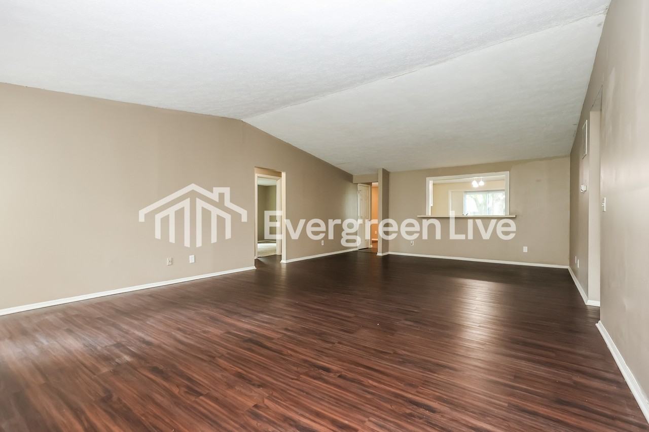 2925 Maureen Ct - Photo 4 of 15