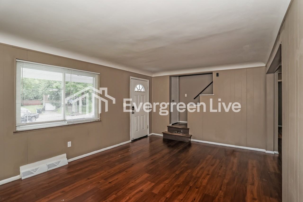 1226 Toluca Ct - Photo 3 of 15