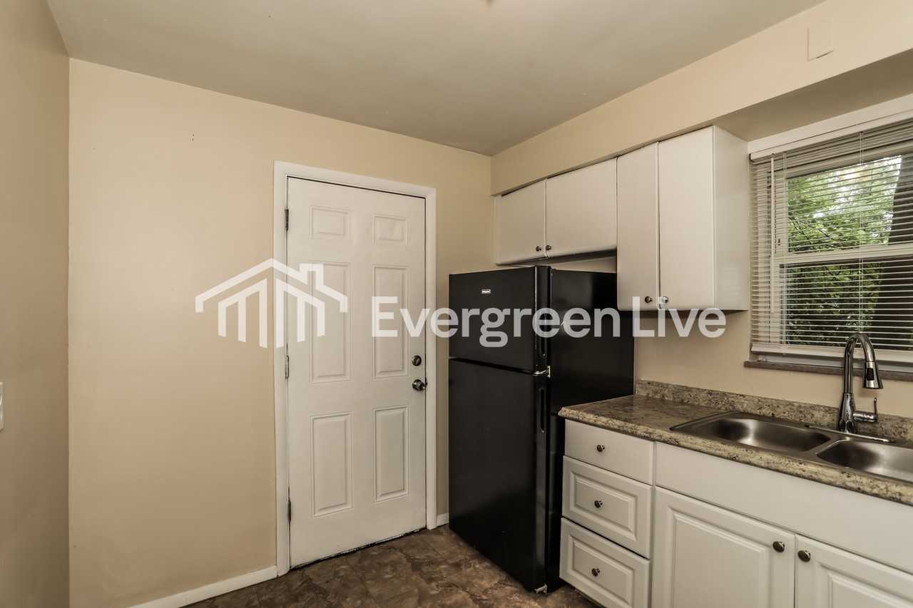 1226 Toluca Ct - Photo 7 of 15