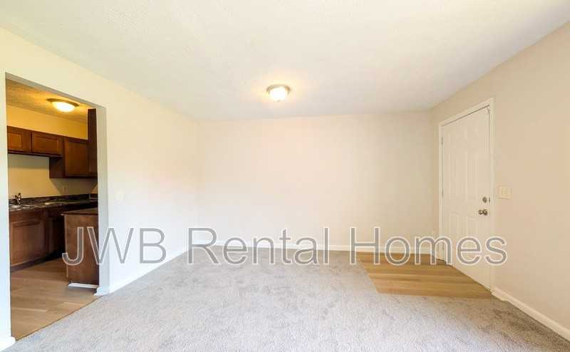226 Spruce St - Photo 6 of 23