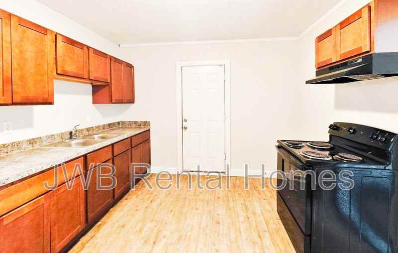 33 W 55th St - Photo 2 of 11