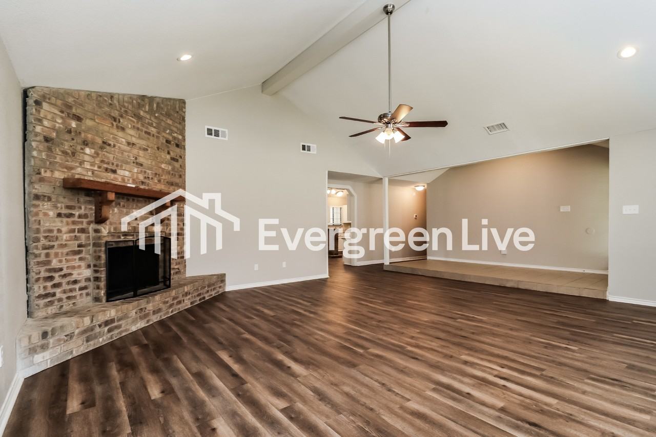 6440 Lavon Dr - Photo 5 of 18