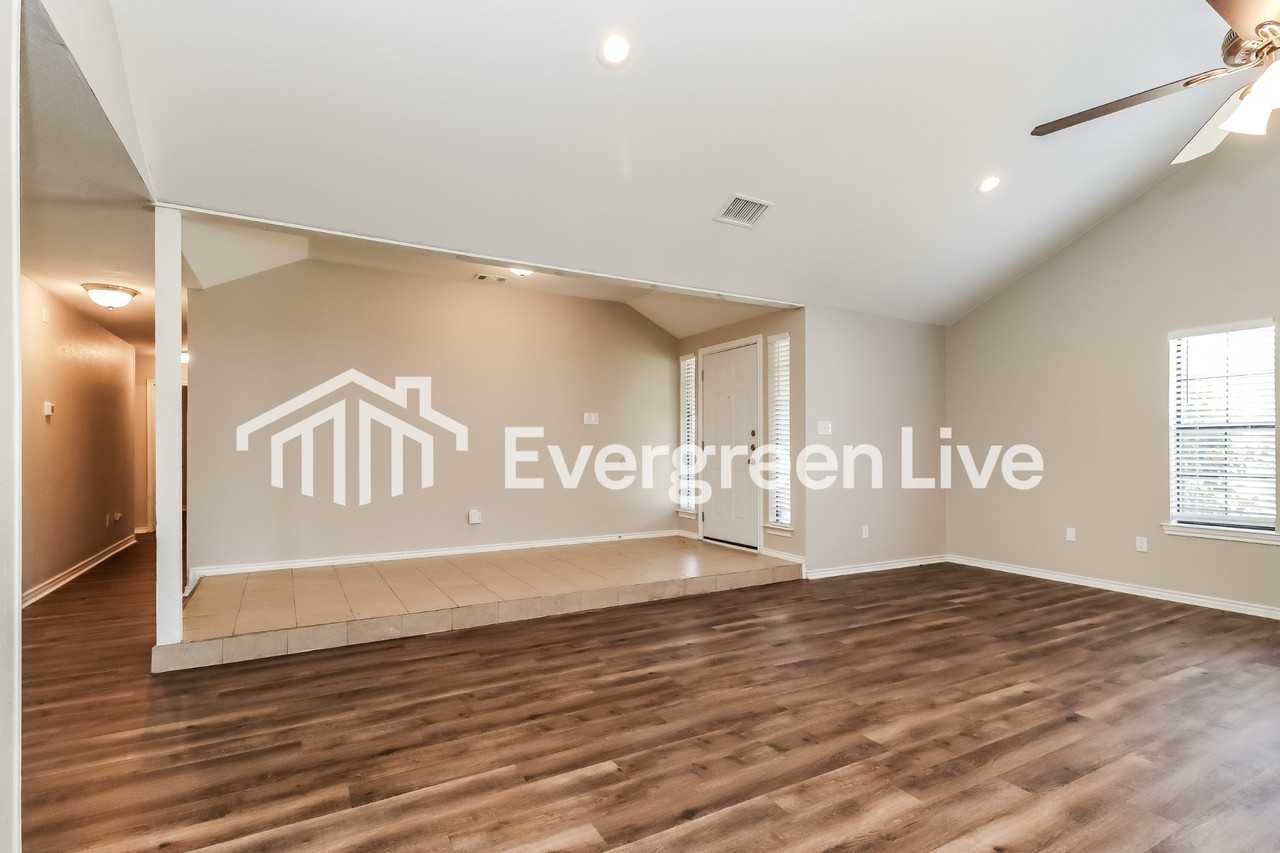 6440 Lavon Dr - Photo 6 of 18