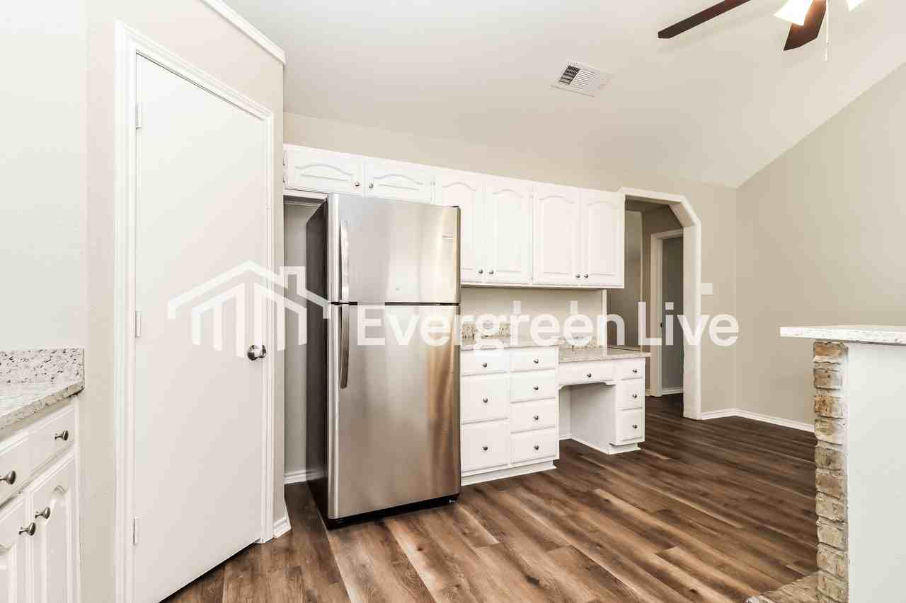 6440 Lavon Dr - Photo 7 of 18