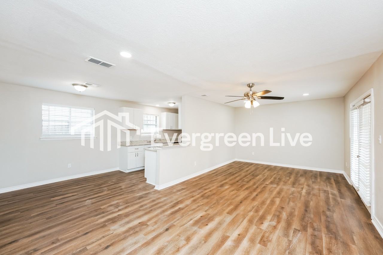 823 Johnnie Row - Photo 2 of 16