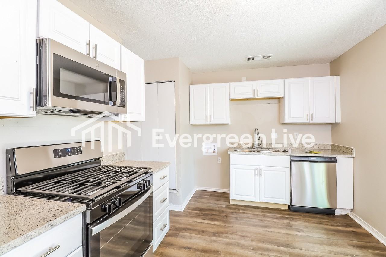 823 Johnnie Row - Photo 3 of 16