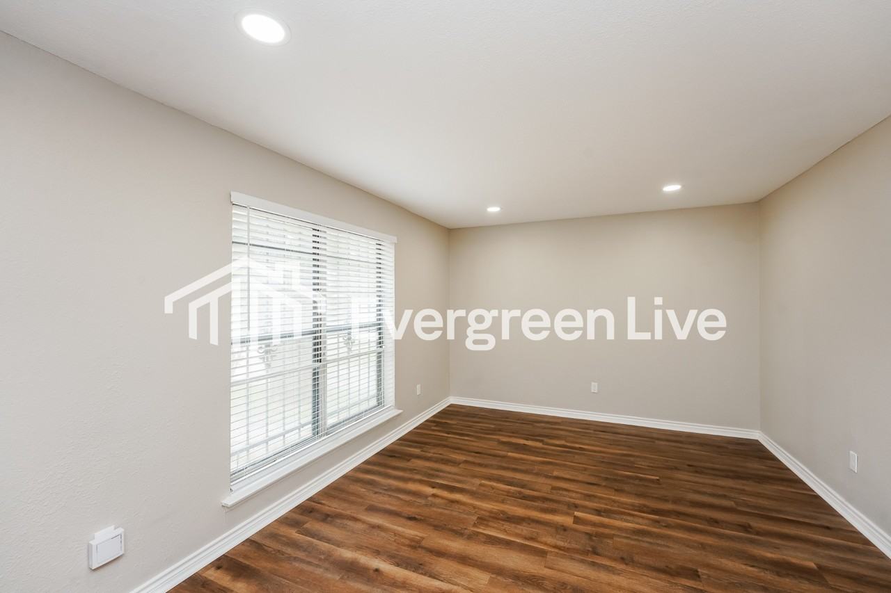 823 Johnnie Row - Photo 7 of 16