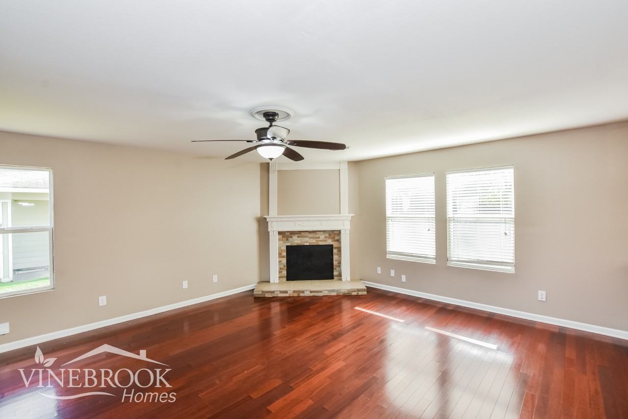 400 Jasmine Dr - Photo 3 of 15
