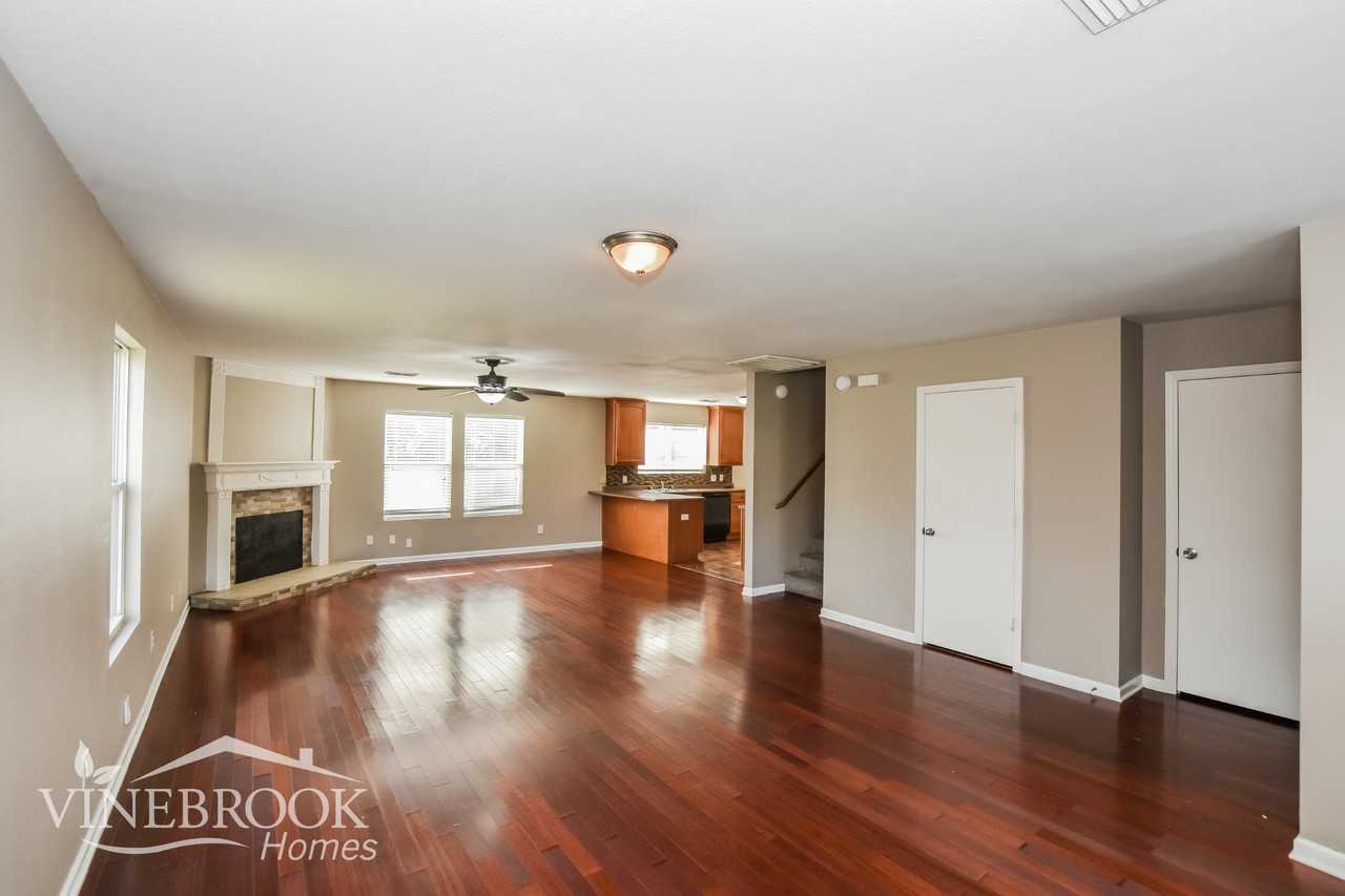 400 Jasmine Dr - Photo 4 of 15