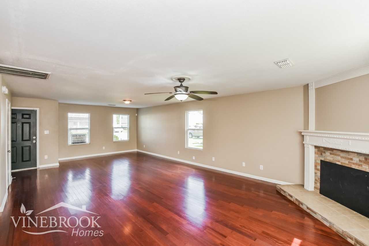 400 Jasmine Dr - Photo 5 of 15