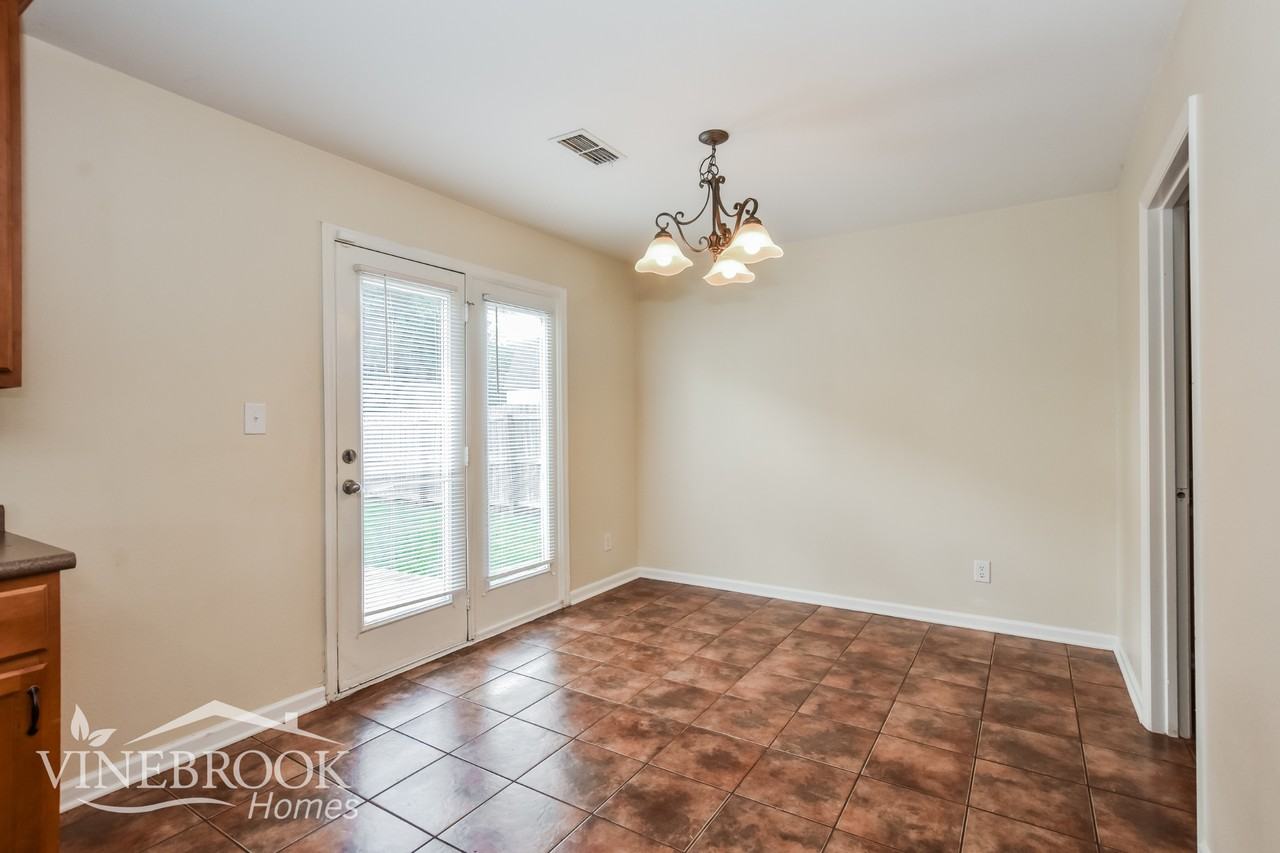 400 Jasmine Dr - Photo 6 of 15