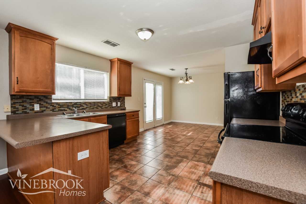 400 Jasmine Dr - Photo 7 of 15
