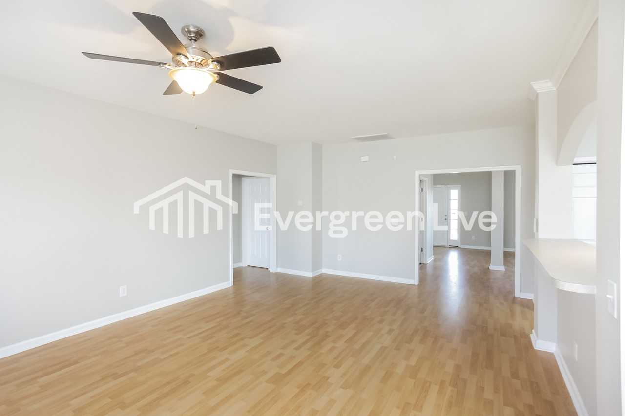273 Cogburn Rd - Photo 4 of 15