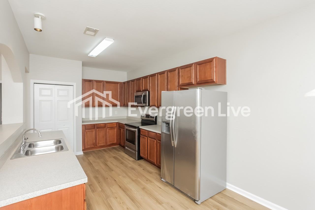 273 Cogburn Rd - Photo 5 of 15