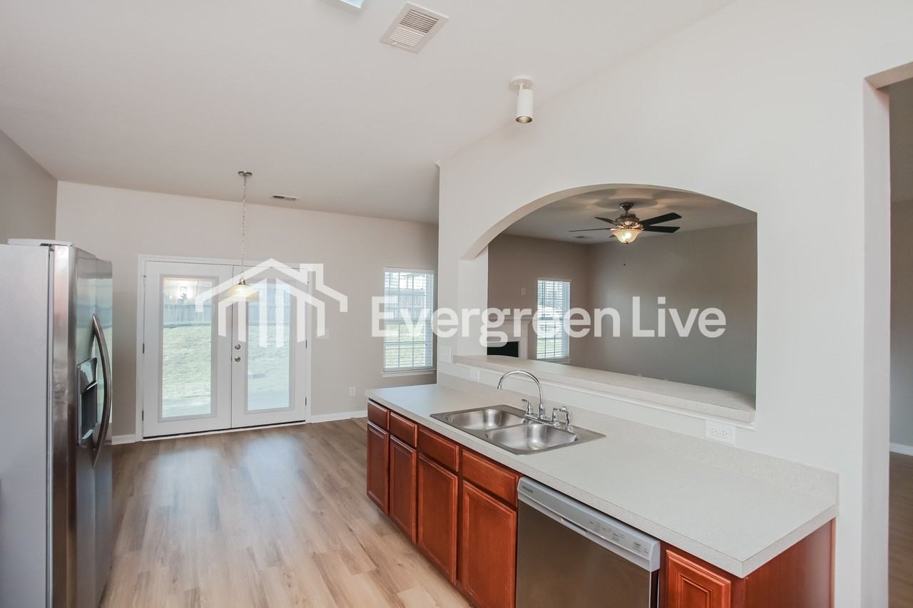 273 Cogburn Rd - Photo 7 of 15