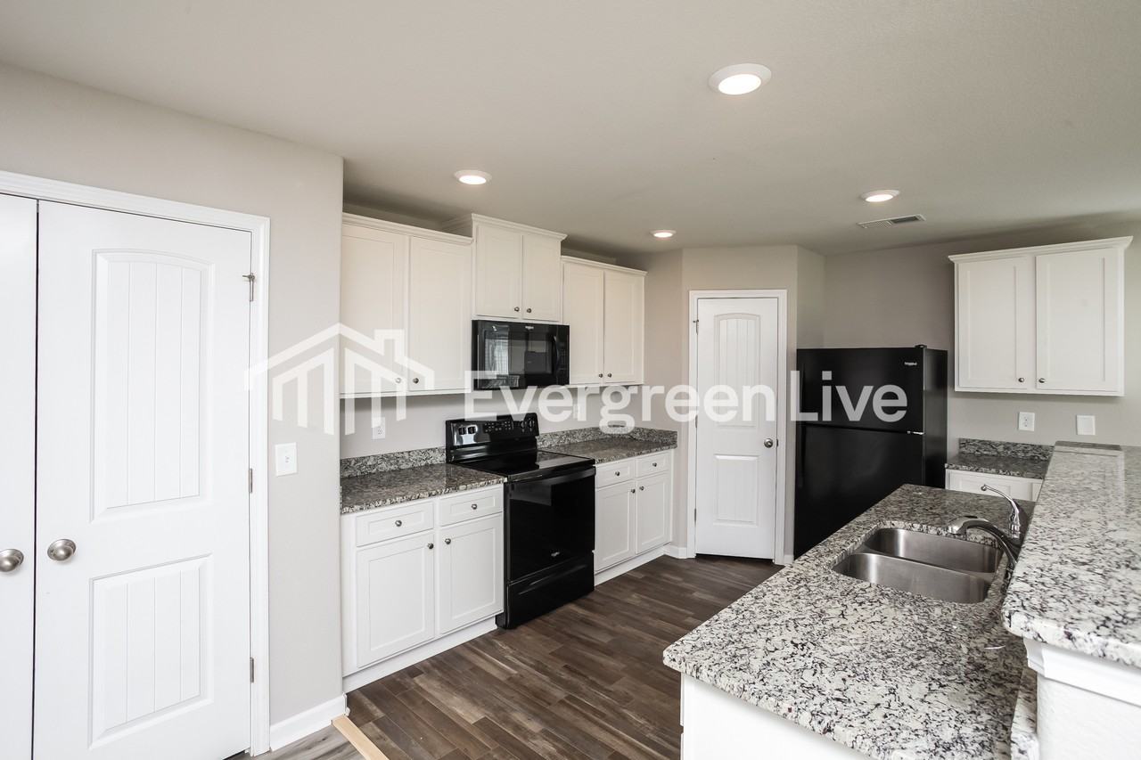 275 Common Reed Dr - Photo 4 of 15