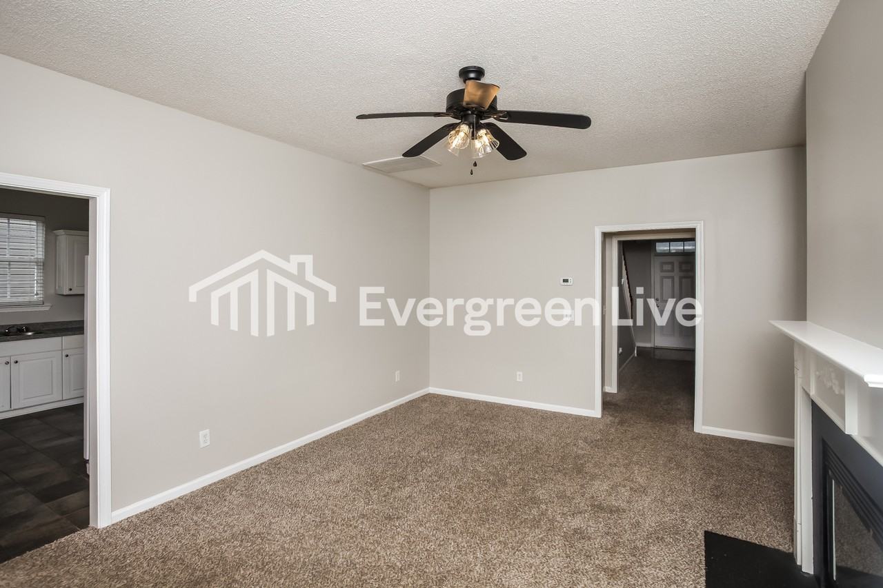 306 Castleburg Ln - Photo 4 of 15