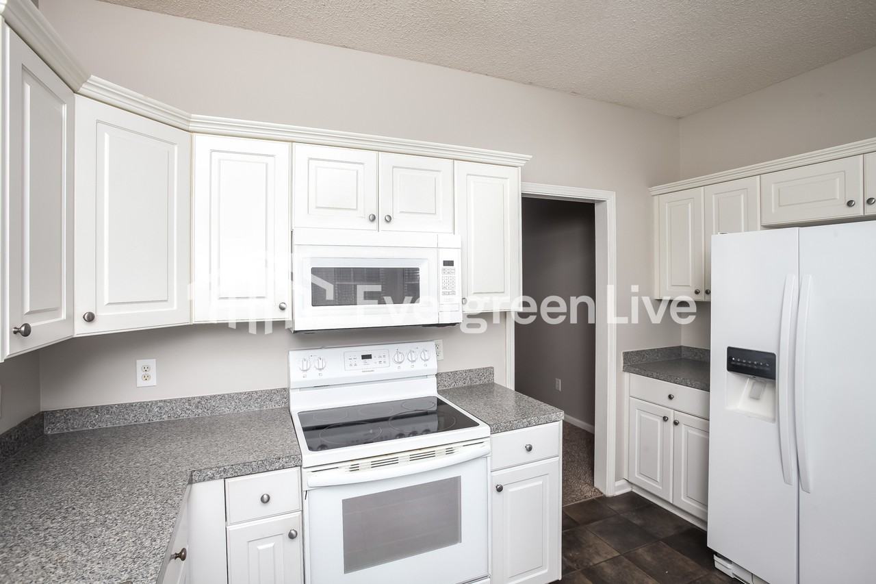 306 Castleburg Ln - Photo 5 of 15