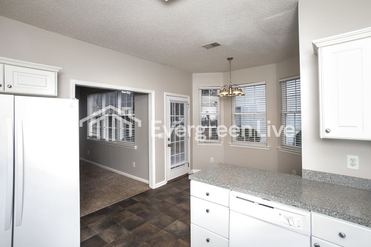 306 Castleburg Ln - Photo 6 of 15