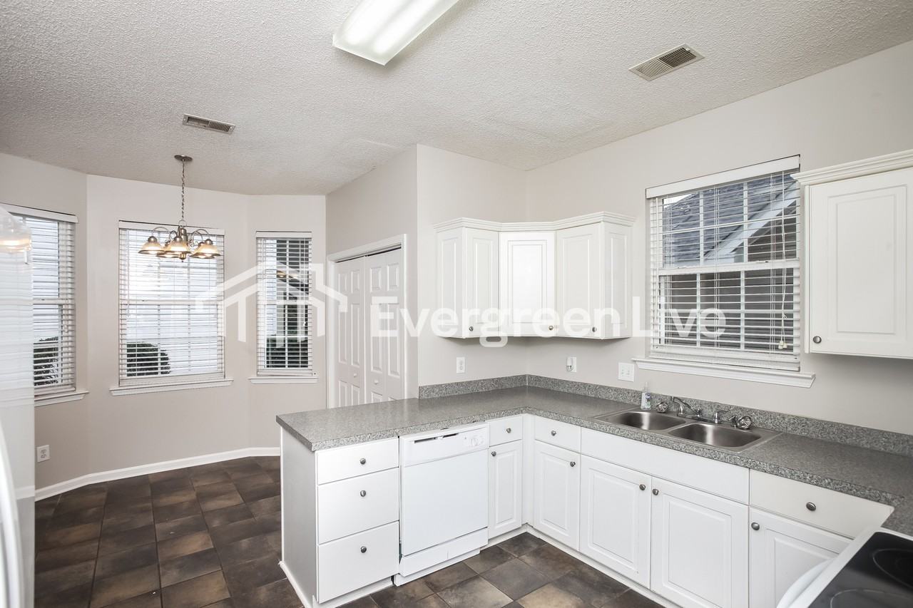306 Castleburg Ln - Photo 7 of 15