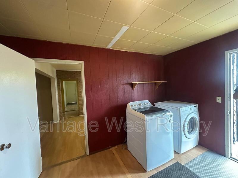 400 Dougall Rd N - Photo 2 of 12