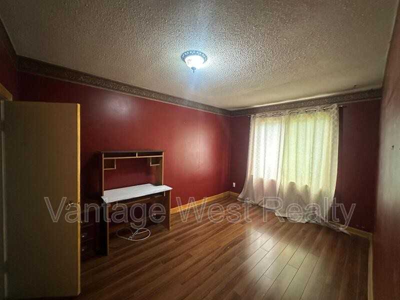 400 Dougall Rd N - Photo 6 of 12