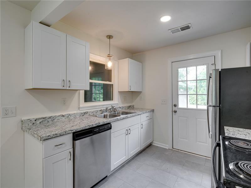182 Sunset Ct - Photo 4 of 15