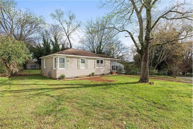 806 Crestline Rd Nw - Photo 2 of 13