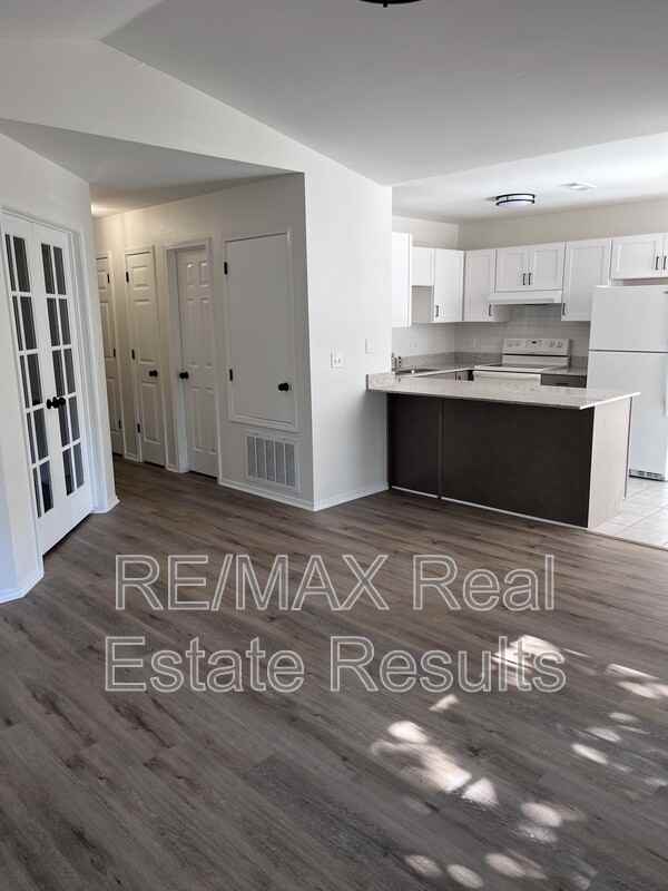 1607 N Timberline Dr - Photo 2 of 12