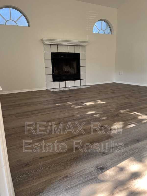 1607 N Timberline Dr - Photo 3 of 12