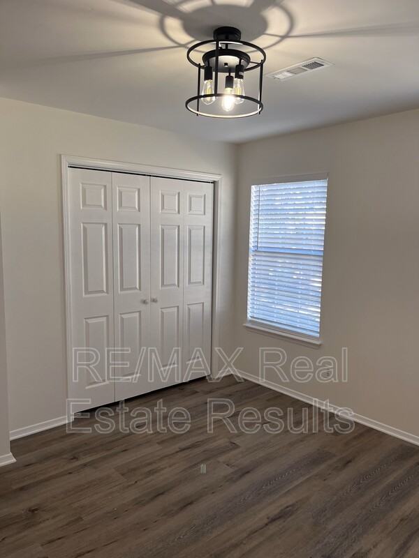 1607 N Timberline Dr - Photo 6 of 12
