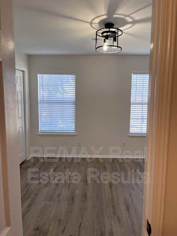 1607 N Timberline Dr - Photo 7 of 12